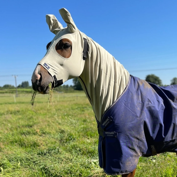 Snuggy Hoods Eksem halsd�kken med h�tte